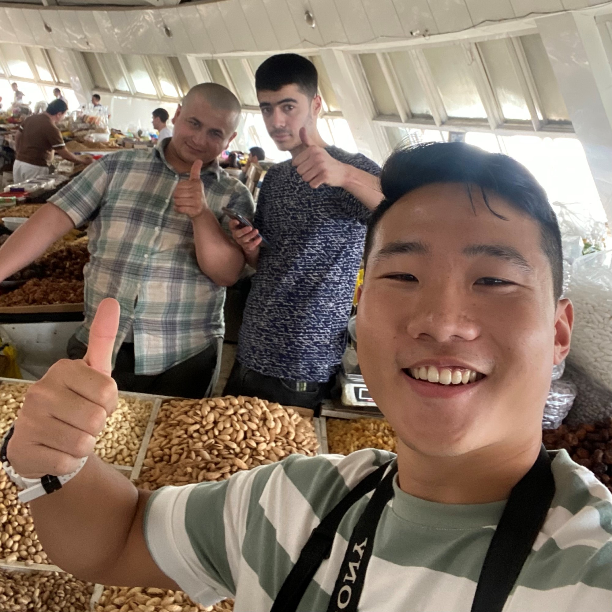 Kristoffer (21) fra Kvinesdal sammen med to nye kompiser på markedet.