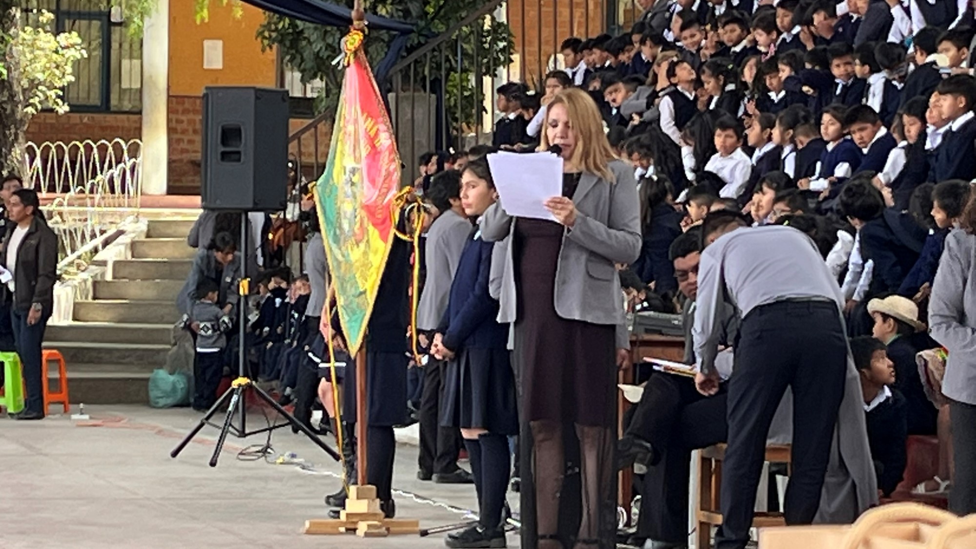 Rektor Rosmery Coca Villarroel med historisk resyme