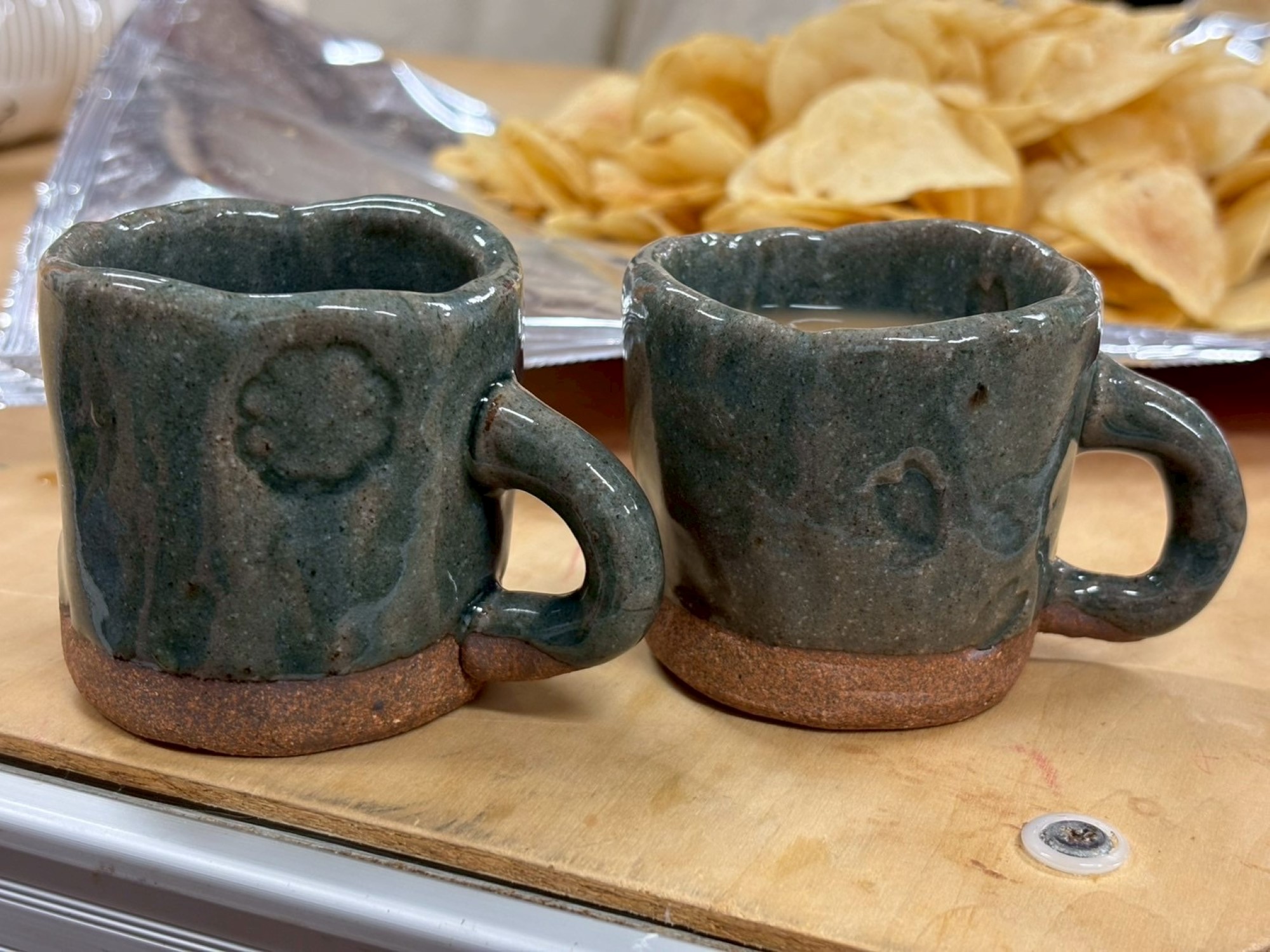 To koppar i keramikk